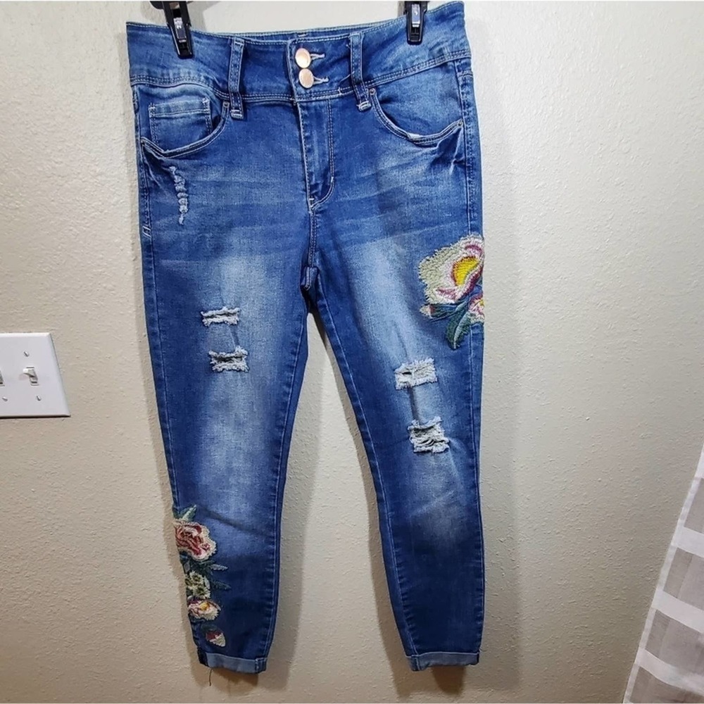 YMI embroidered floral mid-rise‎ ankle skinny jeans